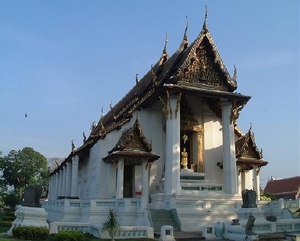 Wat Naphramera from the front