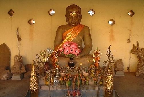 Buddha, at Pha That Luang