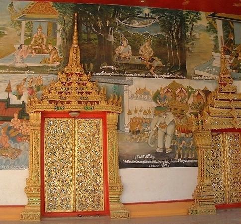 Also at Wat In Paeng:  Beautiful door, and murals all around