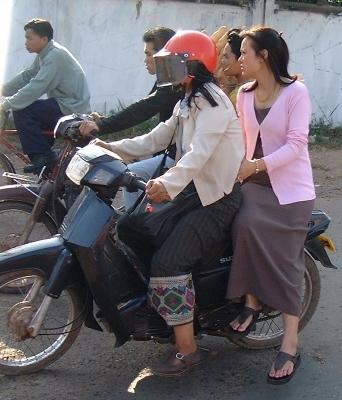 Women on motocycle (Vientiane, Laos)
